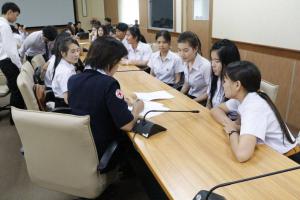 16. คณะกรรมการเหล่ากาชาด ตรวจเยี่ยมนักศึกษาทุนในพระราชานุเคราะห์ฯ