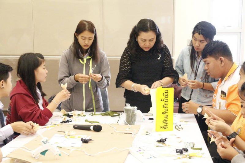 3. อบรมการทำดอกไม้จันทน์ทำด้วยใจถวายพ่อหลวง