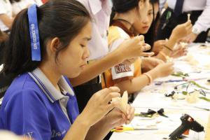 15. อบรมการทำดอกไม้จันทน์ทำด้วยใจถวายพ่อหลวง
