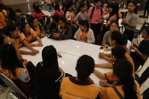 17. อบรมการทำดอกไม้จันทน์ทำด้วยใจถวายพ่อหลวง