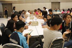 21. อบรมการทำดอกไม้จันทน์ทำด้วยใจถวายพ่อหลวง