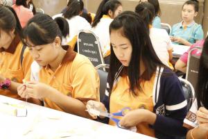 28. อบรมการทำดอกไม้จันทน์ทำด้วยใจถวายพ่อหลวง