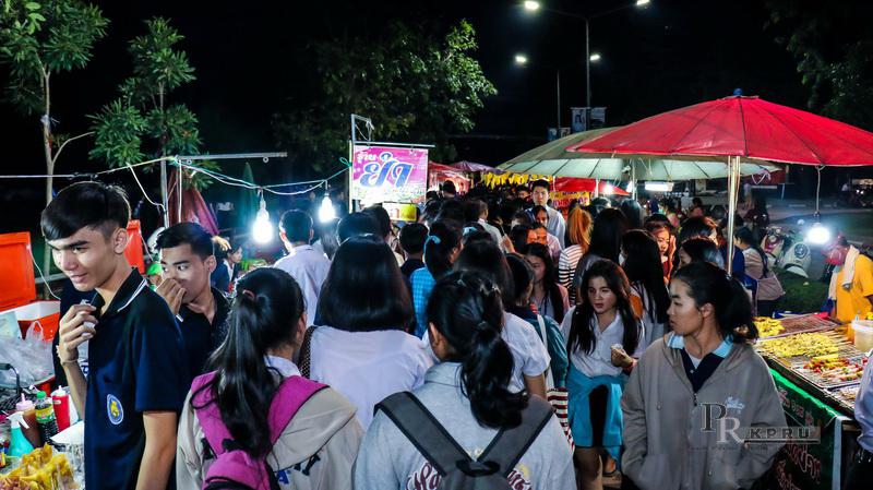 1. ราชภัฏถนนคนเดิน ส่งเสริมศิลปวัฒนธรรม ตลาดนัดคนไทย สวมใส่ผ้าทอ