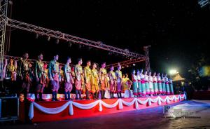 11. ราชภัฏถนนคนเดิน ส่งเสริมศิลปวัฒนธรรม ตลาดนัดคนไทย สวมใส่ผ้าทอ
