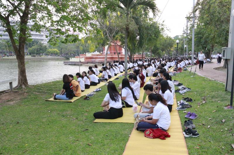 2. สวดมนต์ นั่งสมาธิ ฟังธรรม