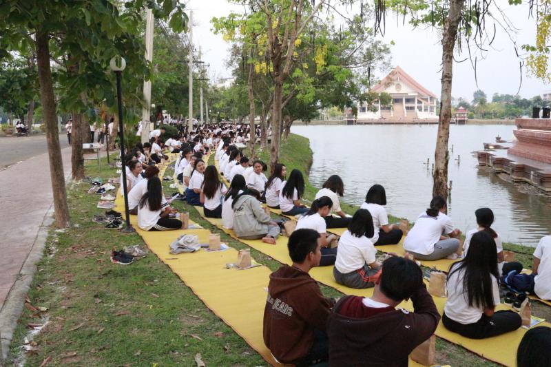 1. สวดมนต์ นั่งสมาธิ ฟังธรรม