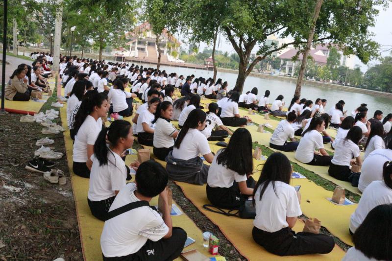 2. สวดมนต์ นั่งสมาธิ ฟังธรรม