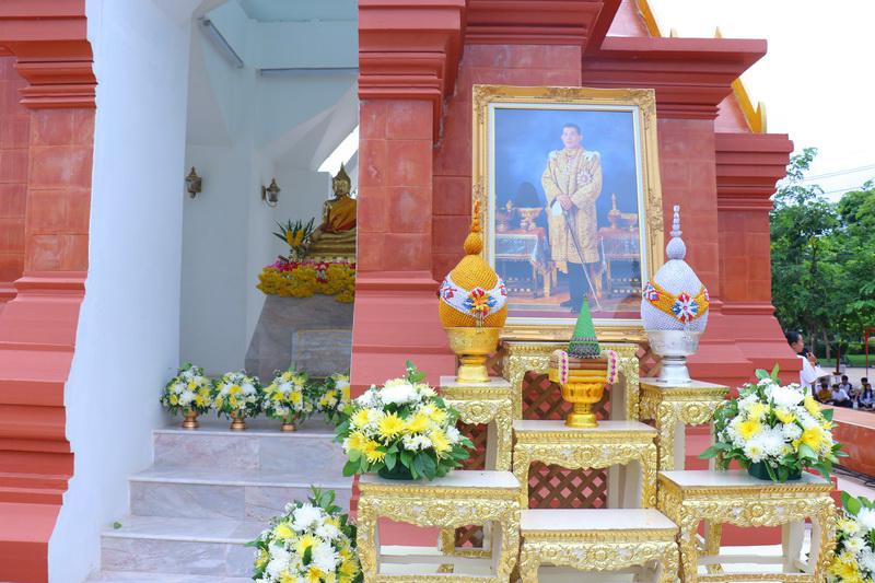 2. สวดมนต์มหามงคลถวายในหลวง ร.10 ที่ศาลาปฏิบัติธรรมริมน้ำ