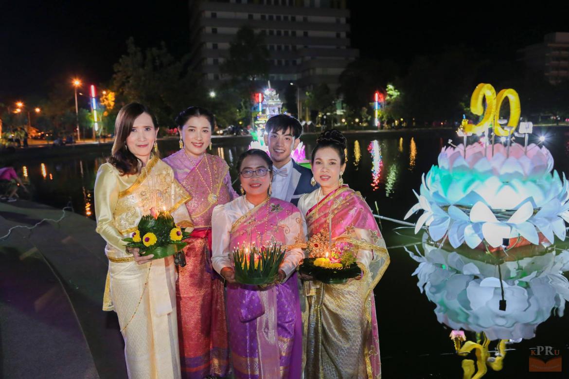 ราชภัฏลอยกระทงวิถีไทย ห่มสไบไร้โฟม 2561