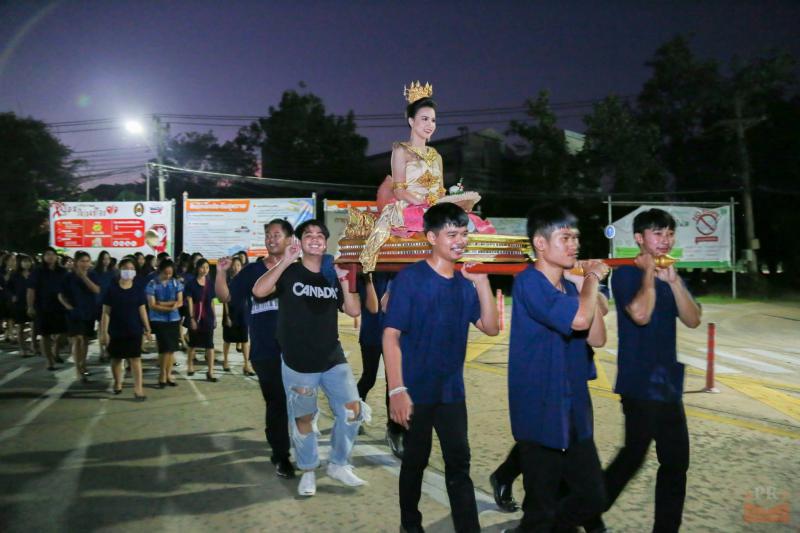 3. ราชภัฏลอยกระทงวิถีไทย ห่มสไบไร้โฟม 2561