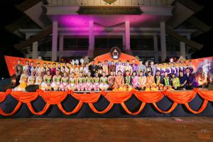 8. ราชภัฏลอยกระทงวิถีไทย ห่มสไบไร้โฟม 2561