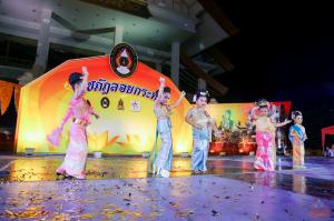 14. ราชภัฏลอยกระทงวิถีไทย ห่มสไบไร้โฟม 2561