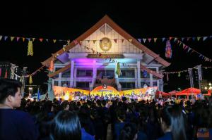 20. ราชภัฏลอยกระทงวิถีไทย ห่มสไบไร้โฟม 2561