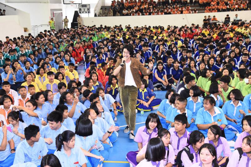 2. กิจกรรมสร้างสุข พี่สอนน้อง โดยศิลปินดารา ในงานเปิดชมรมและศูนย์เพื่อนใจ TO BE NUMBER ONE มหาวิทยาลัยราชภัฎกำแพงเพชร