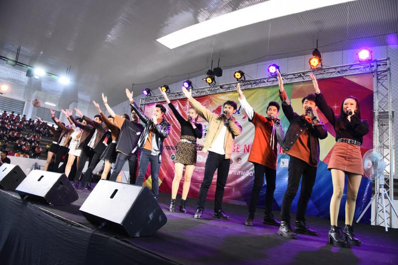 3. กิจกรรมสร้างสุข พี่สอนน้อง โดยศิลปินดารา ในงานเปิดชมรมและศูนย์เพื่อนใจ TO BE NUMBER ONE มหาวิทยาลัยราชภัฎกำแพงเพชร