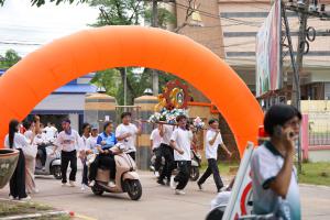 4. รับน้องแห่พุทธบูชา นบพระเจติยาบรมธาตุนครชุม ปี 2568